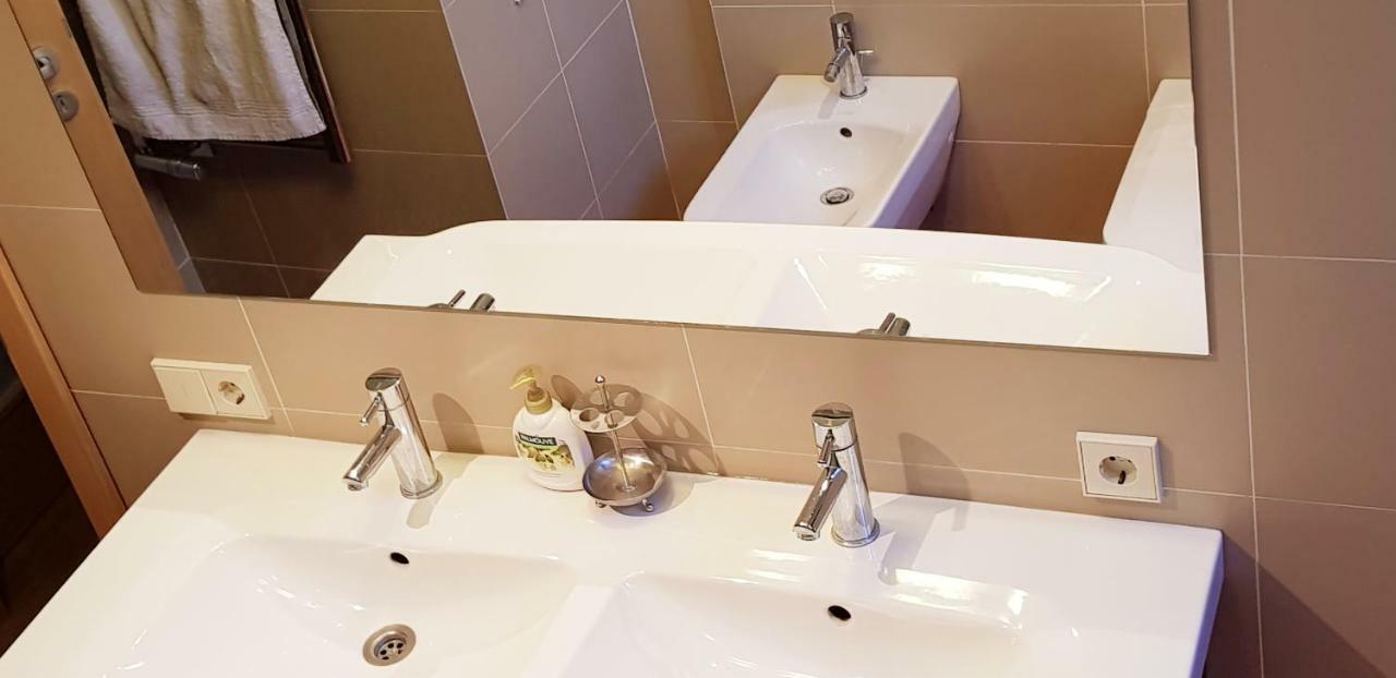 Exceptional Uzupis Bridge 3 Bedroom Apartment VNO Esterno foto