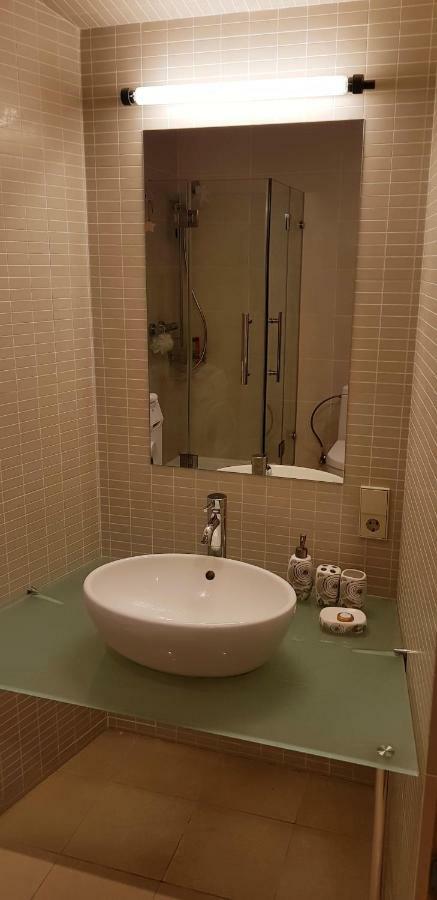 Exceptional Uzupis Bridge 3 Bedroom Apartment VNO Esterno foto
